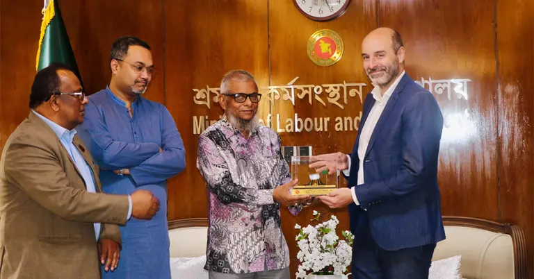শ্রম ও কর্মসংস্থান মন্ত্রী আরিফুল হক চৌধুরী